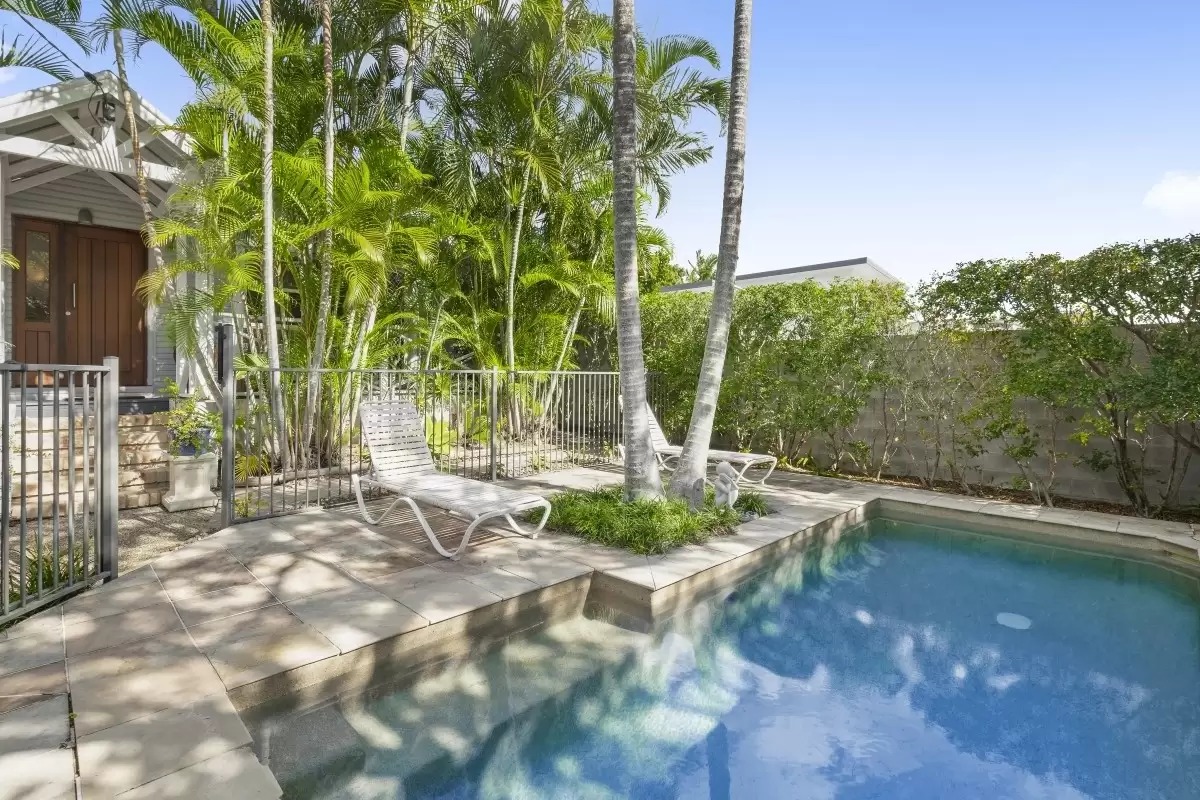 12 Mentone Avenue, Bundall Sold by  - image 1
