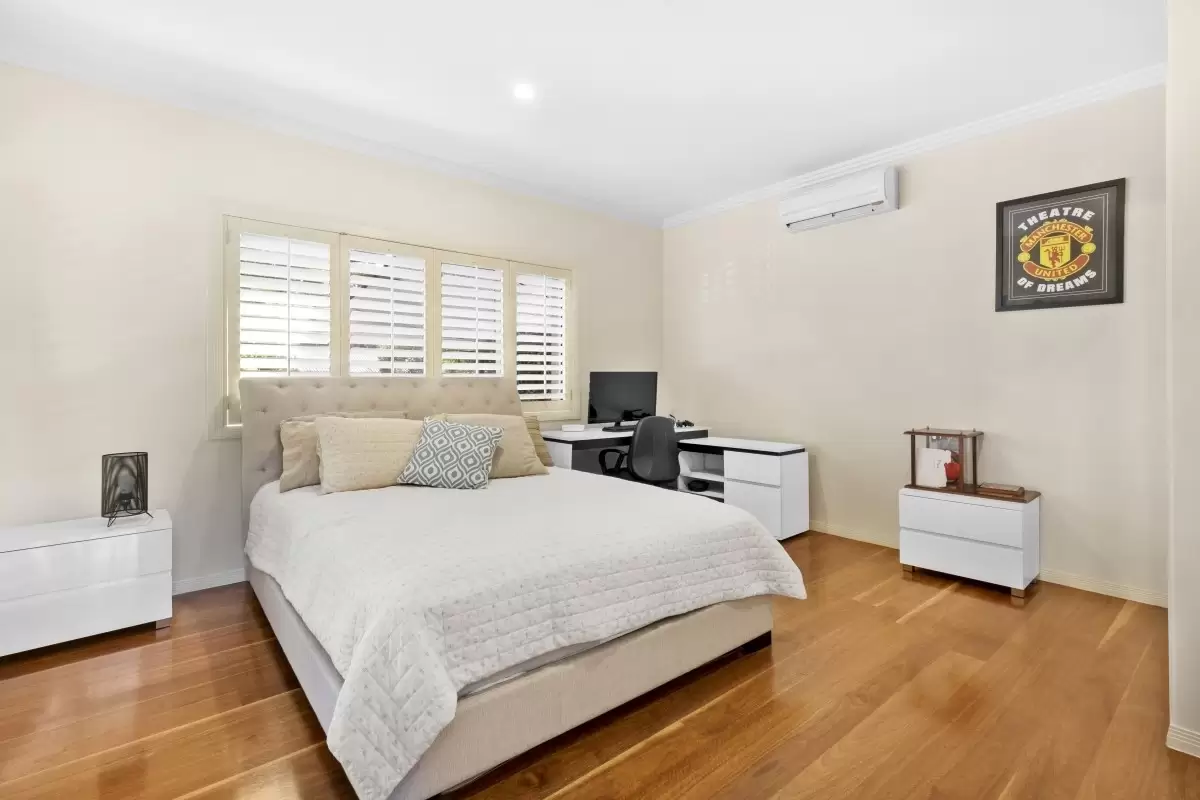121 Sheehan Avenue, Hope Island Sold by Queensland Sotheby's International Realty - image 1