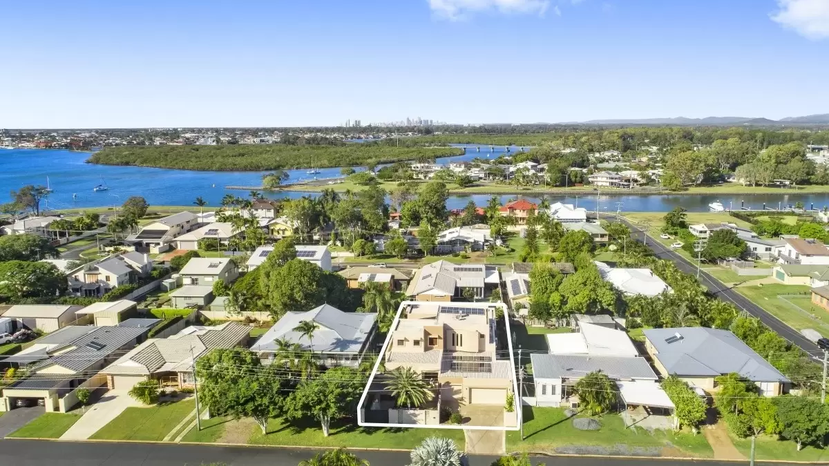 121 Sheehan Avenue, Hope Island Sold by Queensland Sotheby's International Realty - image 1