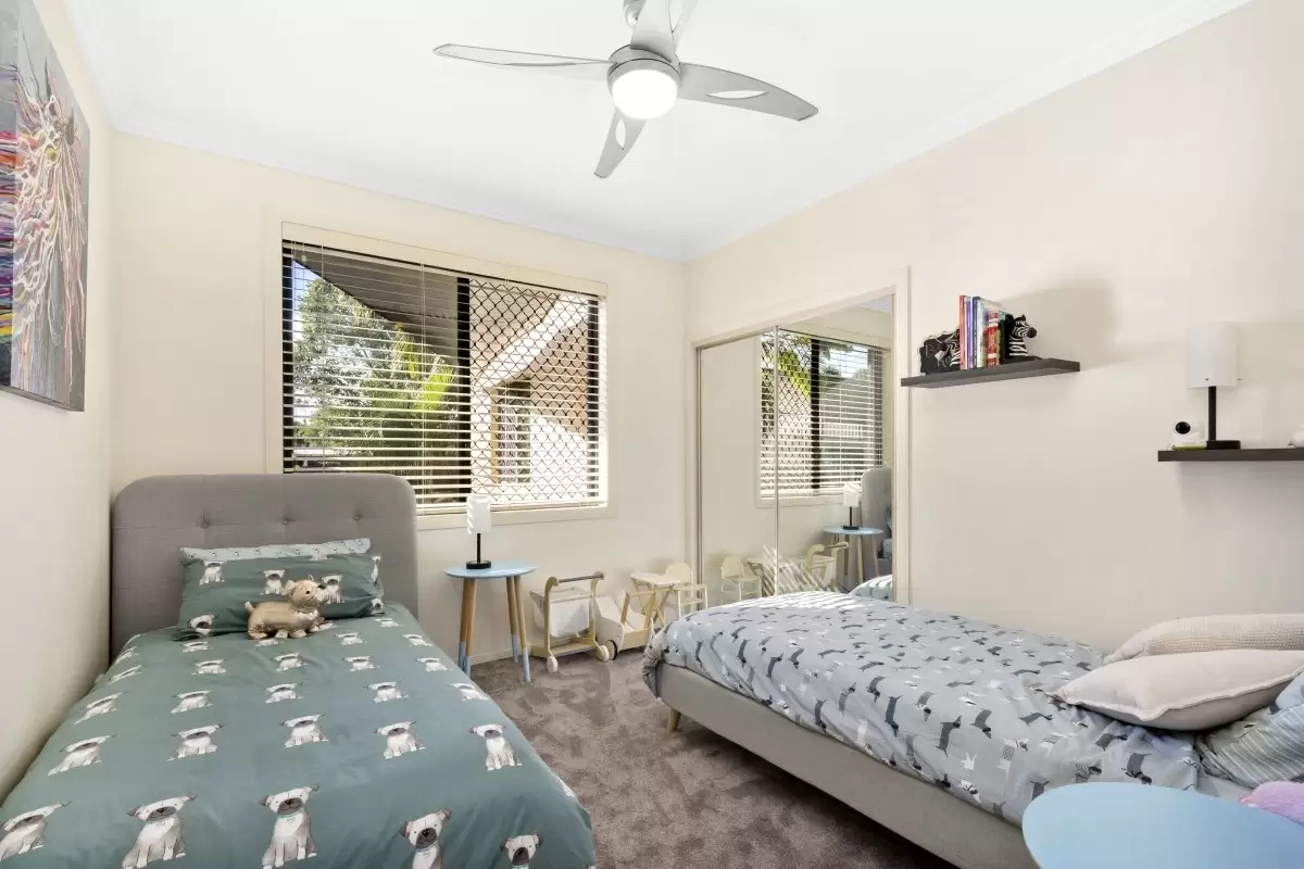 121 Sheehan Avenue, Hope Island Sold by Queensland Sotheby's International Realty - image 1