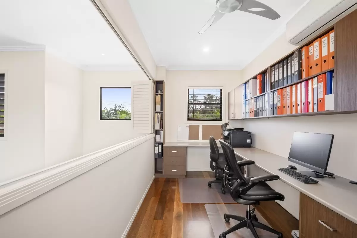121 Sheehan Avenue, Hope Island Sold by  - image 1