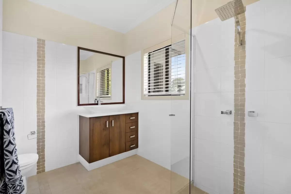 121 Sheehan Avenue, Hope Island Sold by  - image 1