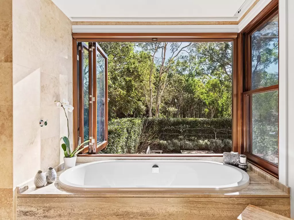 336 Grassdale Road, Gumdale Sold by Queensland Sotheby's International Realty - image 1