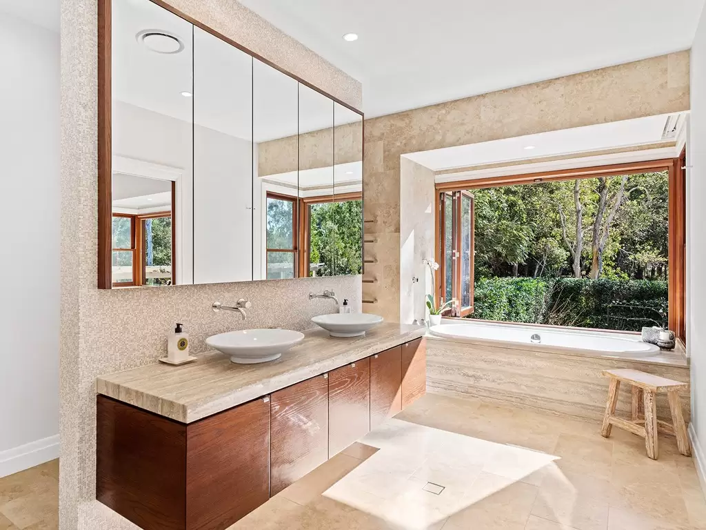 336 Grassdale Road, Gumdale Sold by Queensland Sotheby's International Realty - image 1