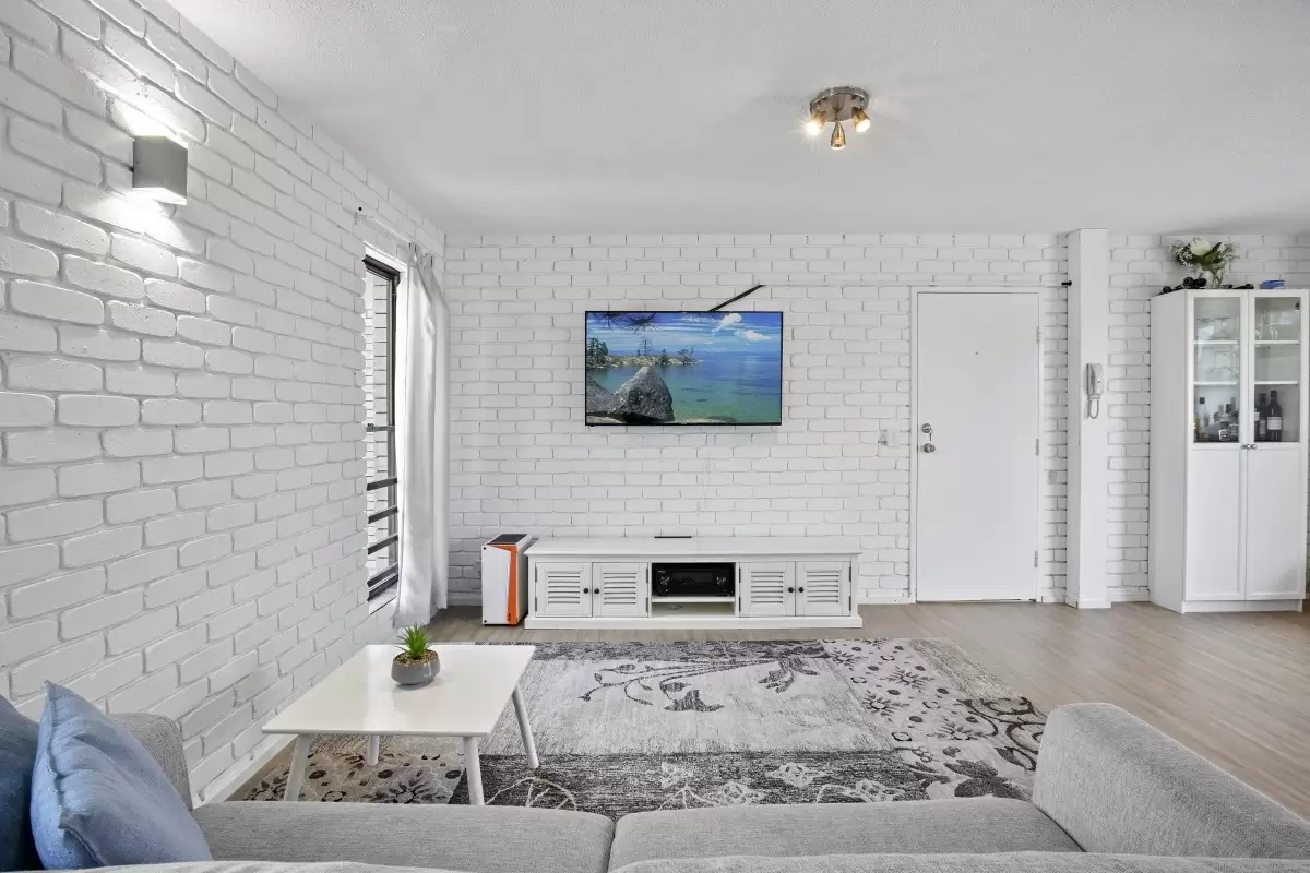 11/45 Australia Avenue, Broadbeach Sold by  - image 1