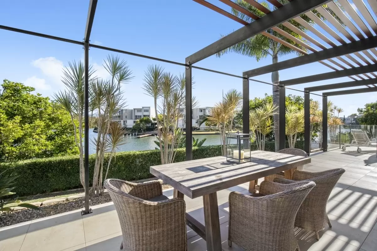 5068 Emerald Island Drive, Carrara Sold by Queensland Sotheby's International Realty - image 1