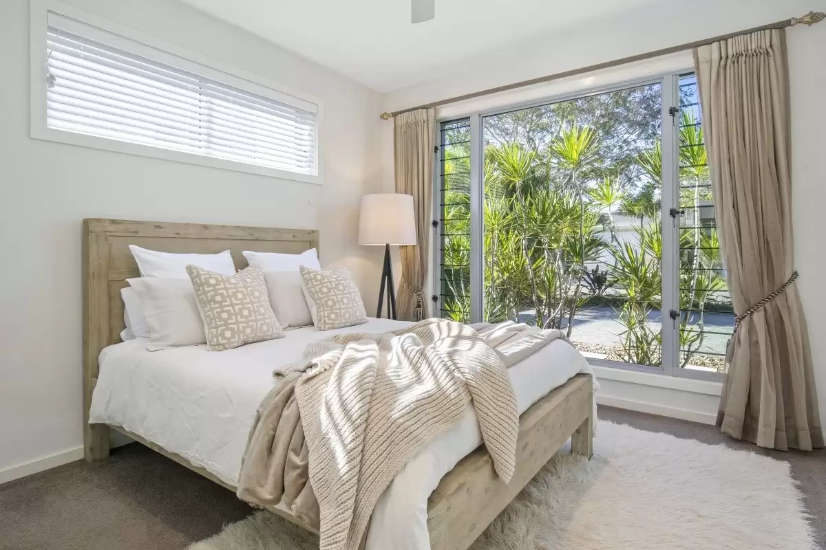 5068 Emerald Island Drive, Carrara Sold by Queensland Sotheby's International Realty - image 1