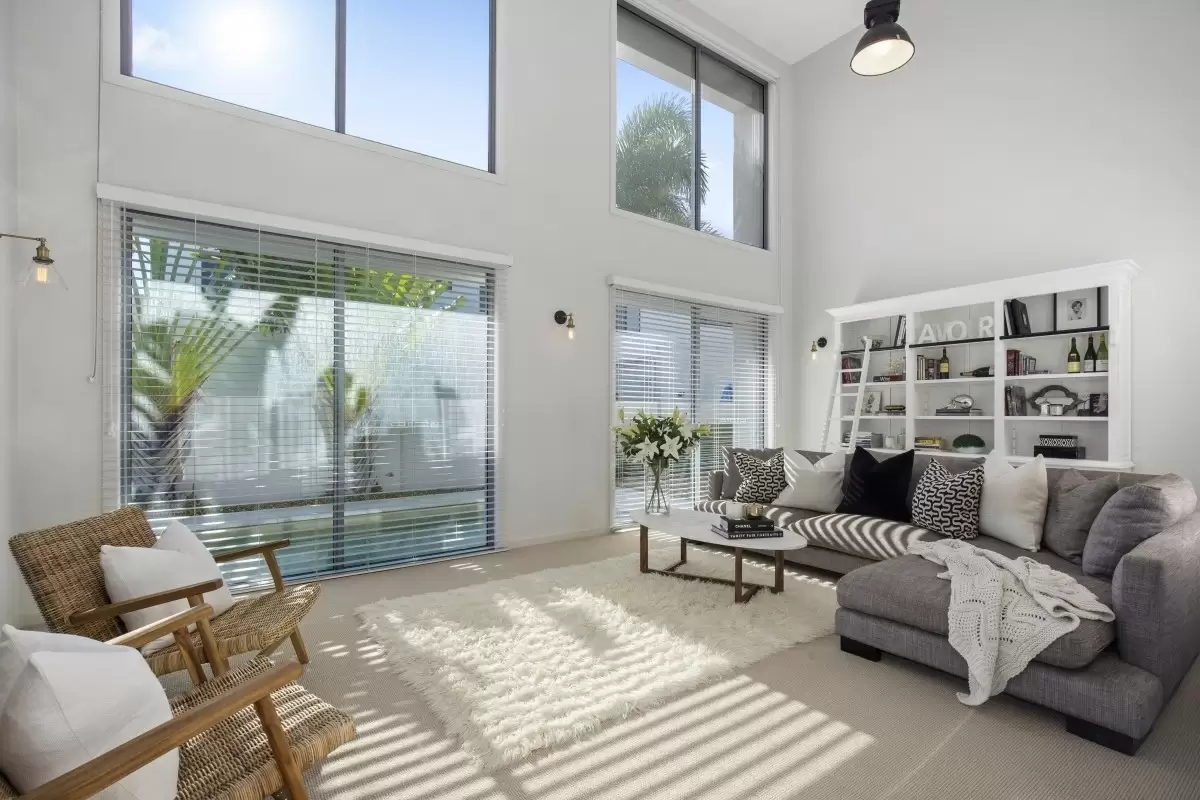 5068 Emerald Island Drive, Carrara Sold by Queensland Sotheby's International Realty - image 1