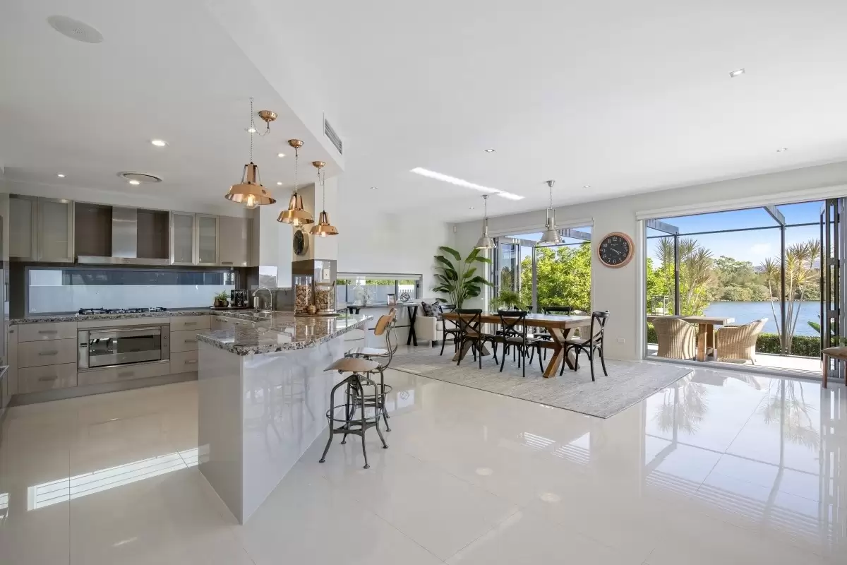 5068 Emerald Island Drive, Carrara Sold by Queensland Sotheby's International Realty - image 1