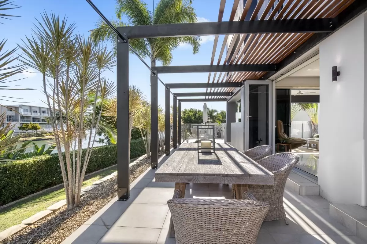 5068 Emerald Island Drive, Carrara Sold by Queensland Sotheby's International Realty - image 1