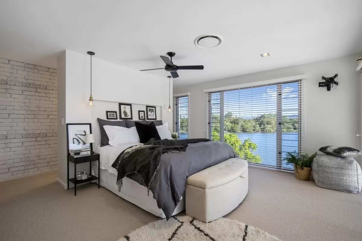 5068 Emerald Island Drive, Carrara Sold by Queensland Sotheby's International Realty - image 1