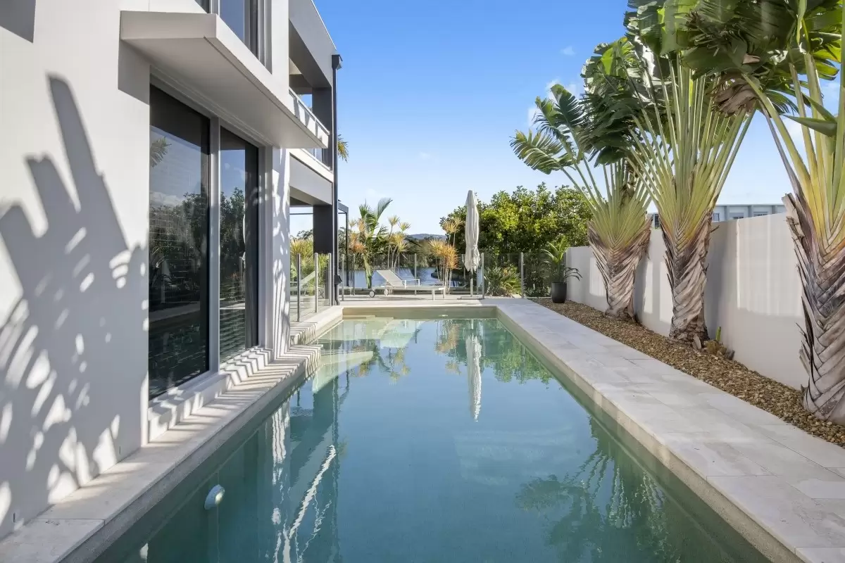 5068 Emerald Island Drive, Carrara Sold by Queensland Sotheby's International Realty - image 1