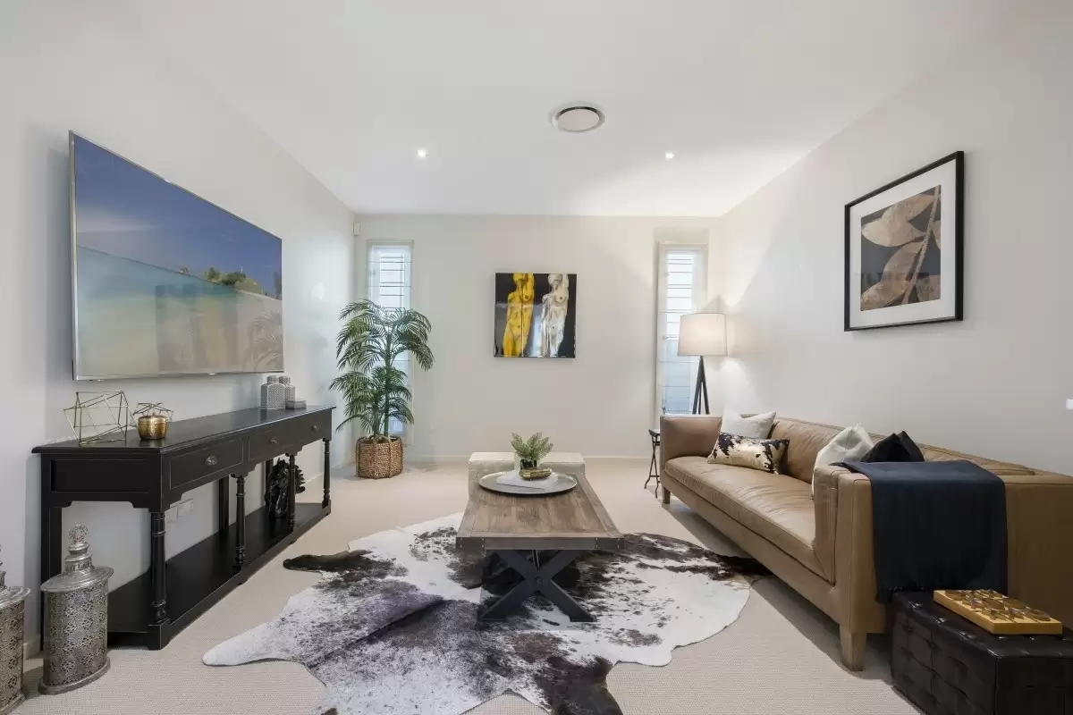 5068 Emerald Island Drive, Carrara Sold by Queensland Sotheby's International Realty - image 1