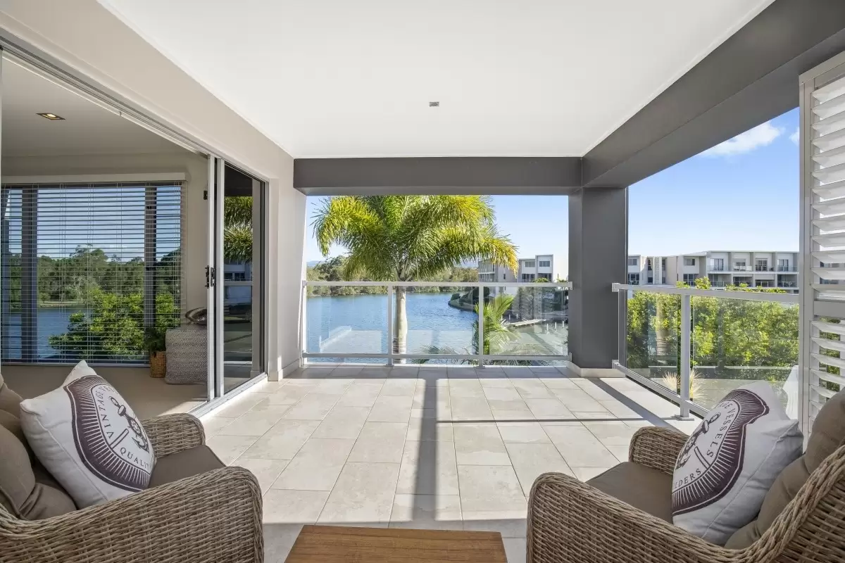 5068 Emerald Island Drive, Carrara Sold by Queensland Sotheby's International Realty - image 1