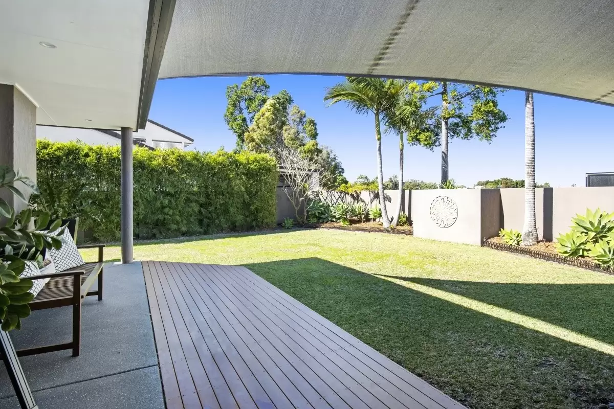 65 Crombie Avenue, Bundall Sold by Queensland Sotheby's International Realty - image 1
