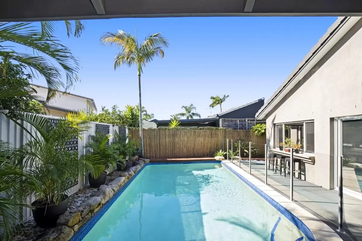 65 Crombie Avenue, Bundall Sold by Queensland Sotheby's International Realty - image 1