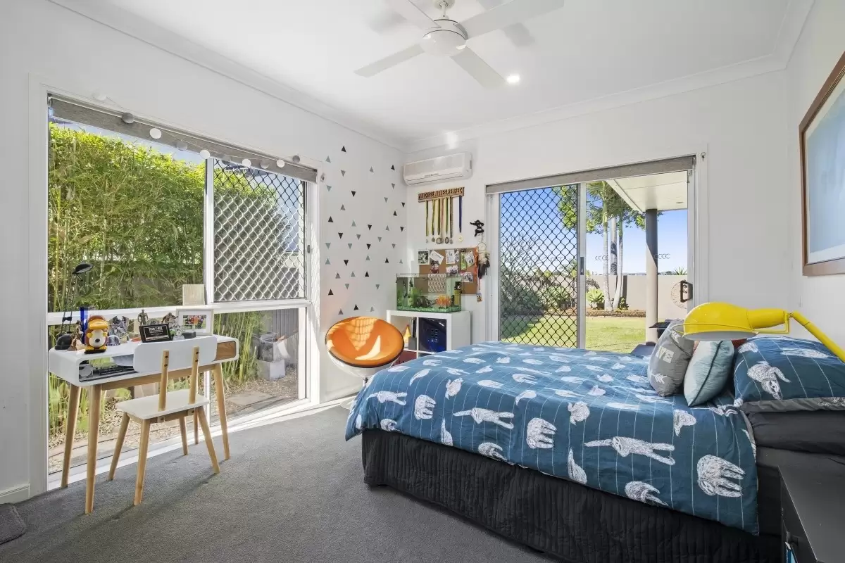 65 Crombie Avenue, Bundall Sold by Queensland Sotheby's International Realty - image 1