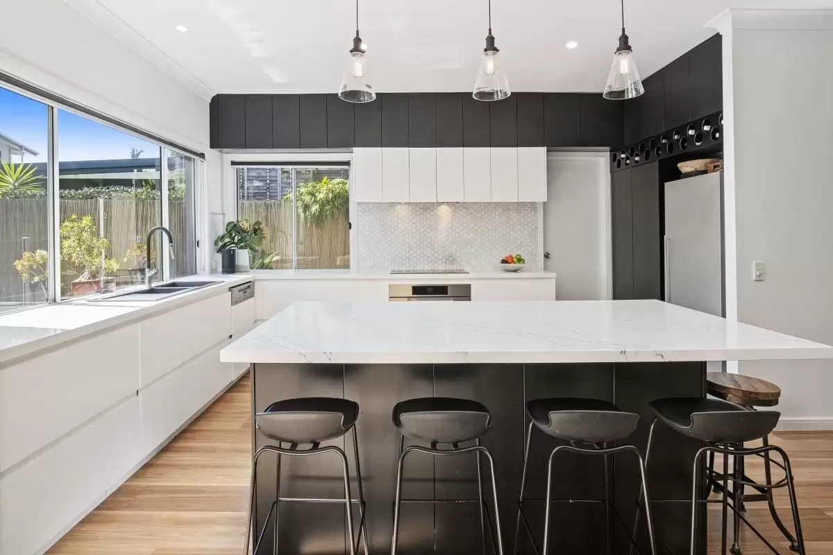 65 Crombie Avenue, Bundall Sold by Queensland Sotheby's International Realty - image 1