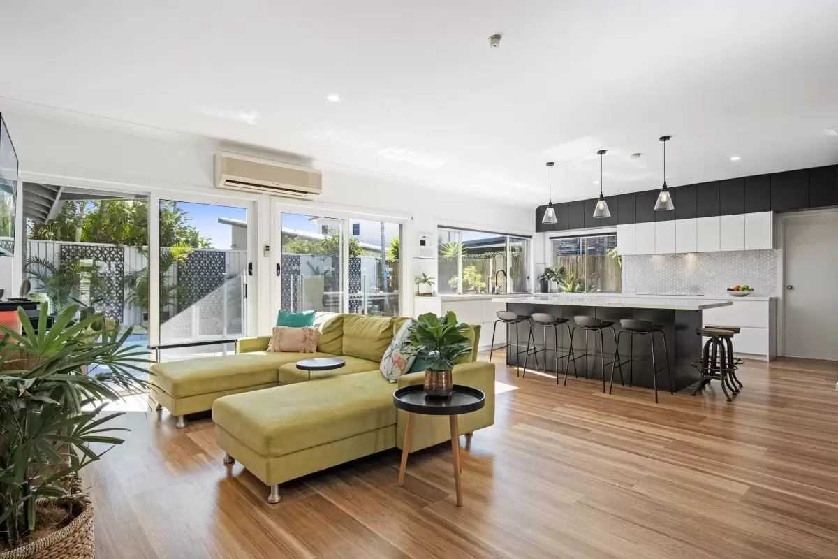 65 Crombie Avenue, Bundall Sold by Queensland Sotheby's International Realty - image 1