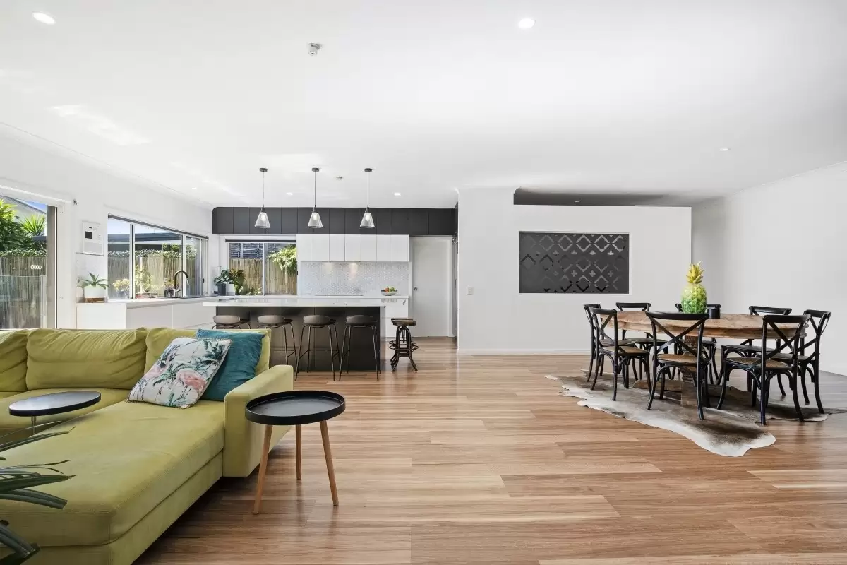 65 Crombie Avenue, Bundall Sold by Queensland Sotheby's International Realty - image 1
