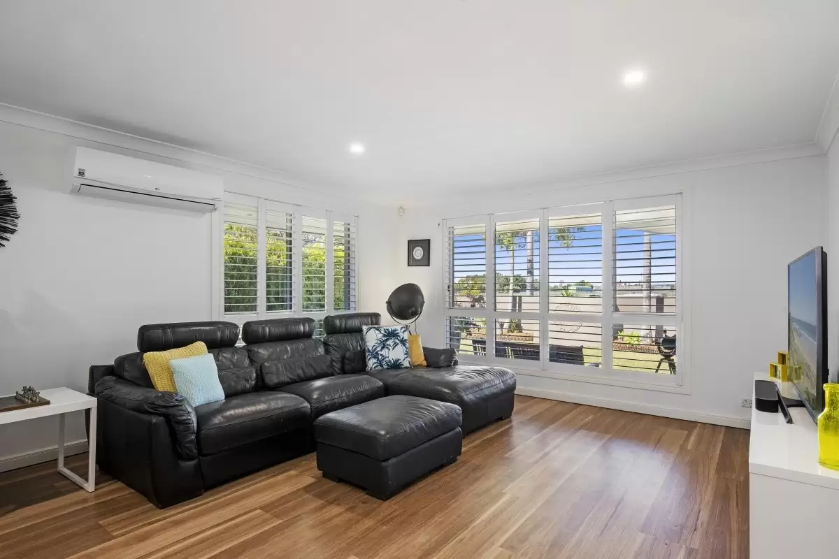 65 Crombie Avenue, Bundall Sold by Queensland Sotheby's International Realty - image 1