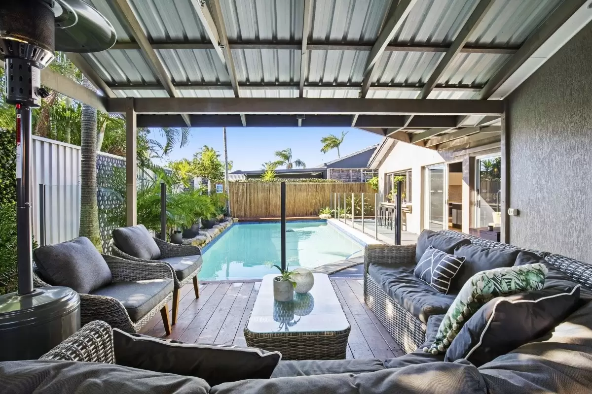 65 Crombie Avenue, Bundall Sold by Queensland Sotheby's International Realty - image 1