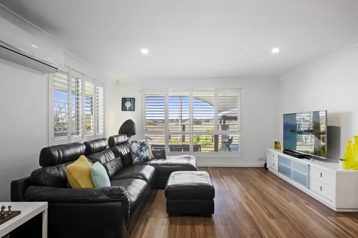 65 Crombie Avenue, Bundall Sold by Queensland Sotheby's International Realty - image 1