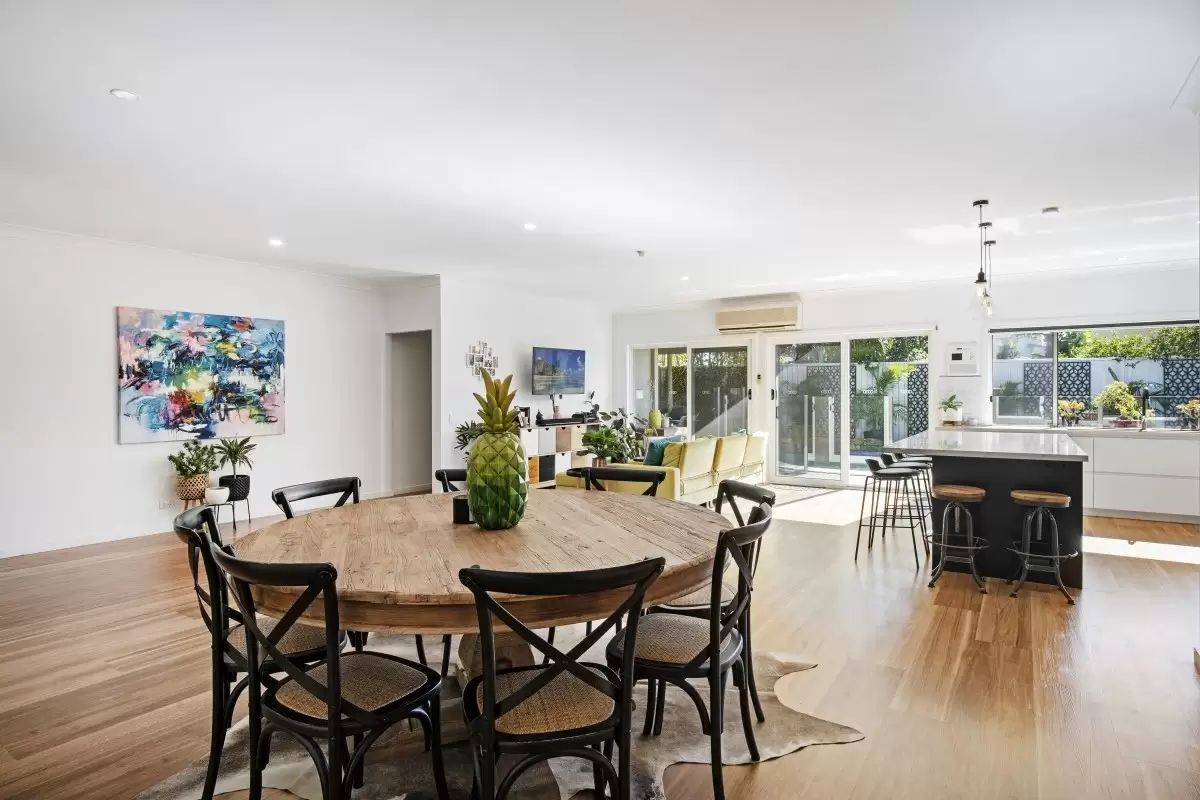 65 Crombie Avenue, Bundall Sold by Queensland Sotheby's International Realty - image 1
