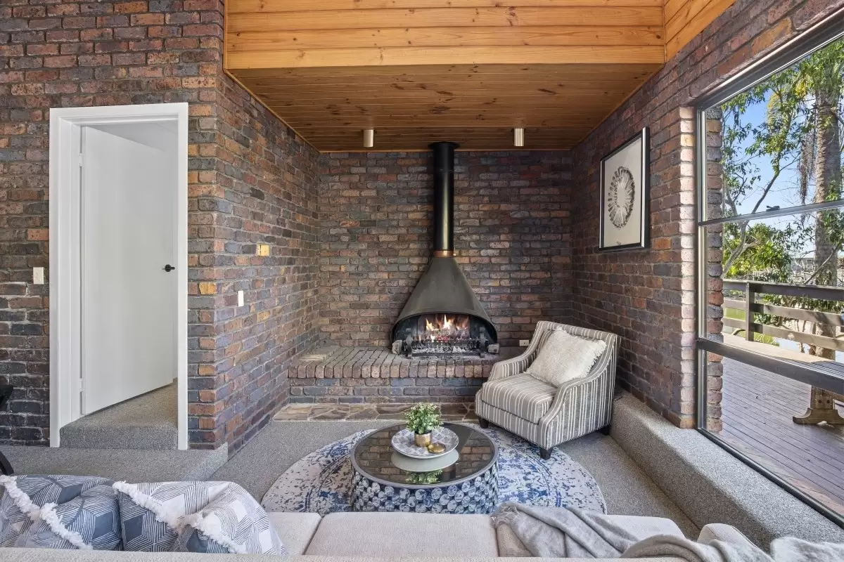7 Craig Avenue, Carrara Sold by Queensland Sotheby's International Realty - image 1