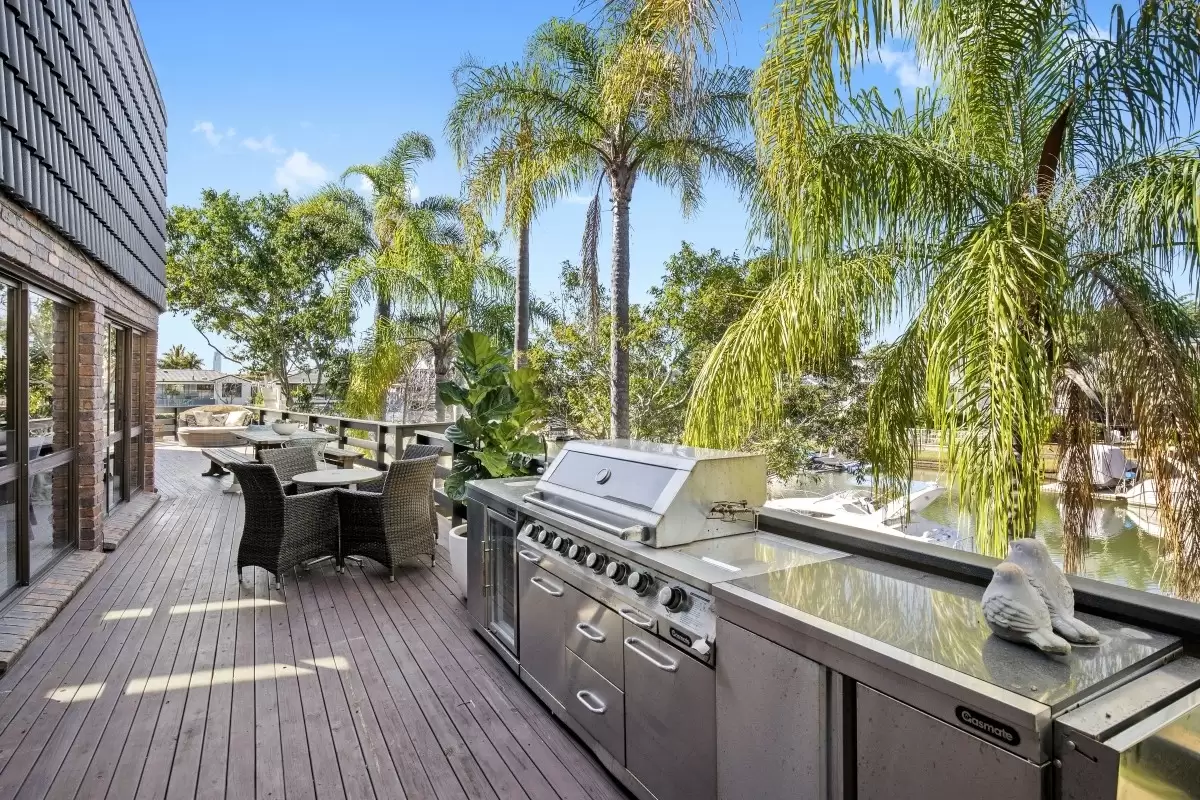 7 Craig Avenue, Carrara Sold by Queensland Sotheby's International Realty - image 1