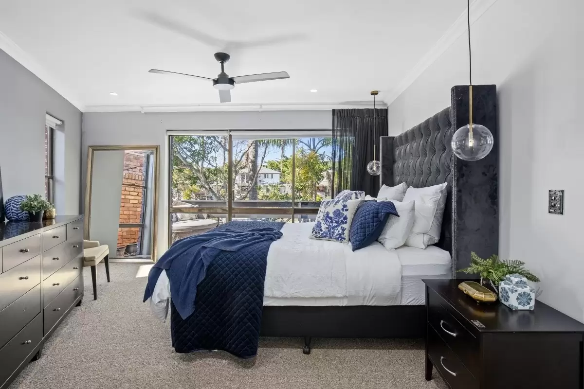 7 Craig Avenue, Carrara Sold by Queensland Sotheby's International Realty - image 1