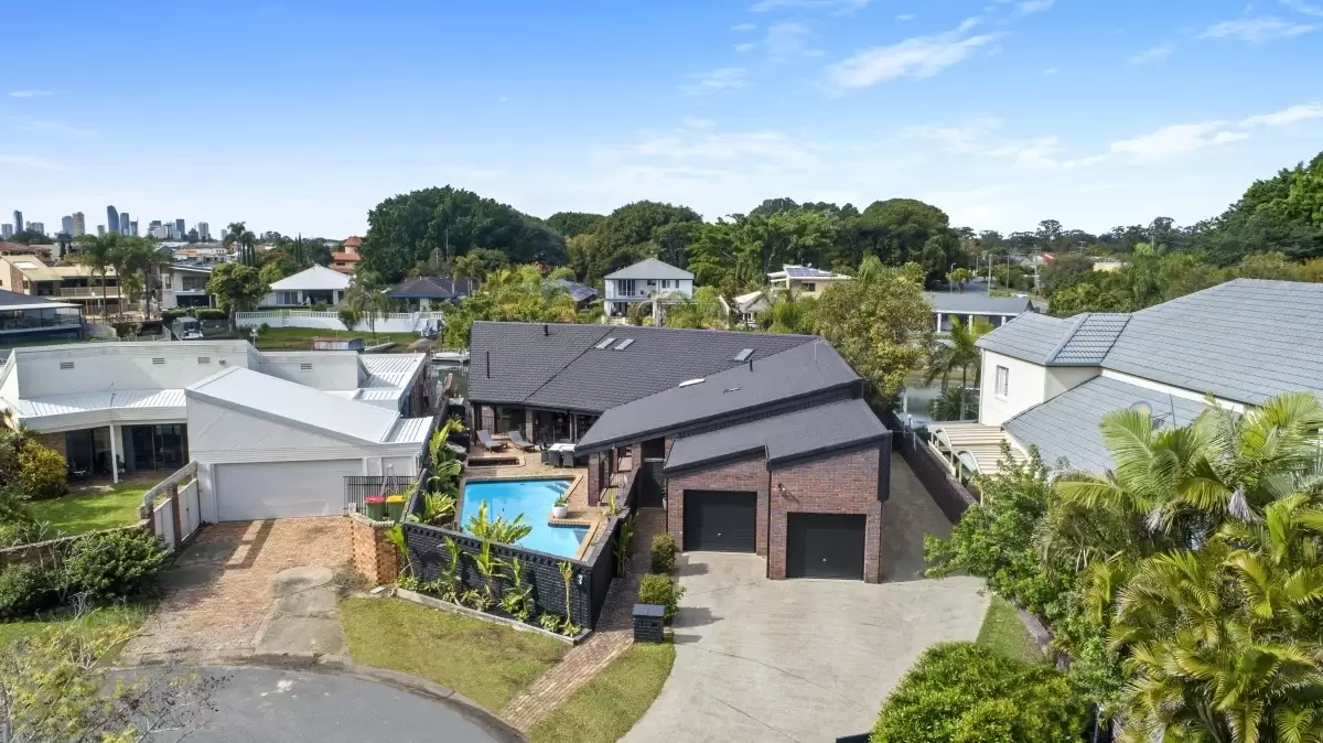 7 Craig Avenue, Carrara Sold by Queensland Sotheby's International Realty - image 1