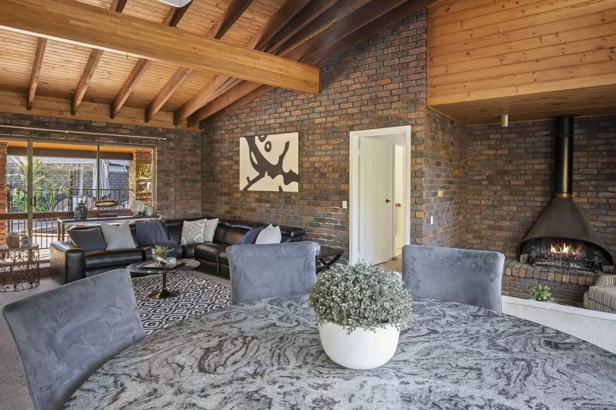 7 Craig Avenue, Carrara Sold by Queensland Sotheby's International Realty - image 1