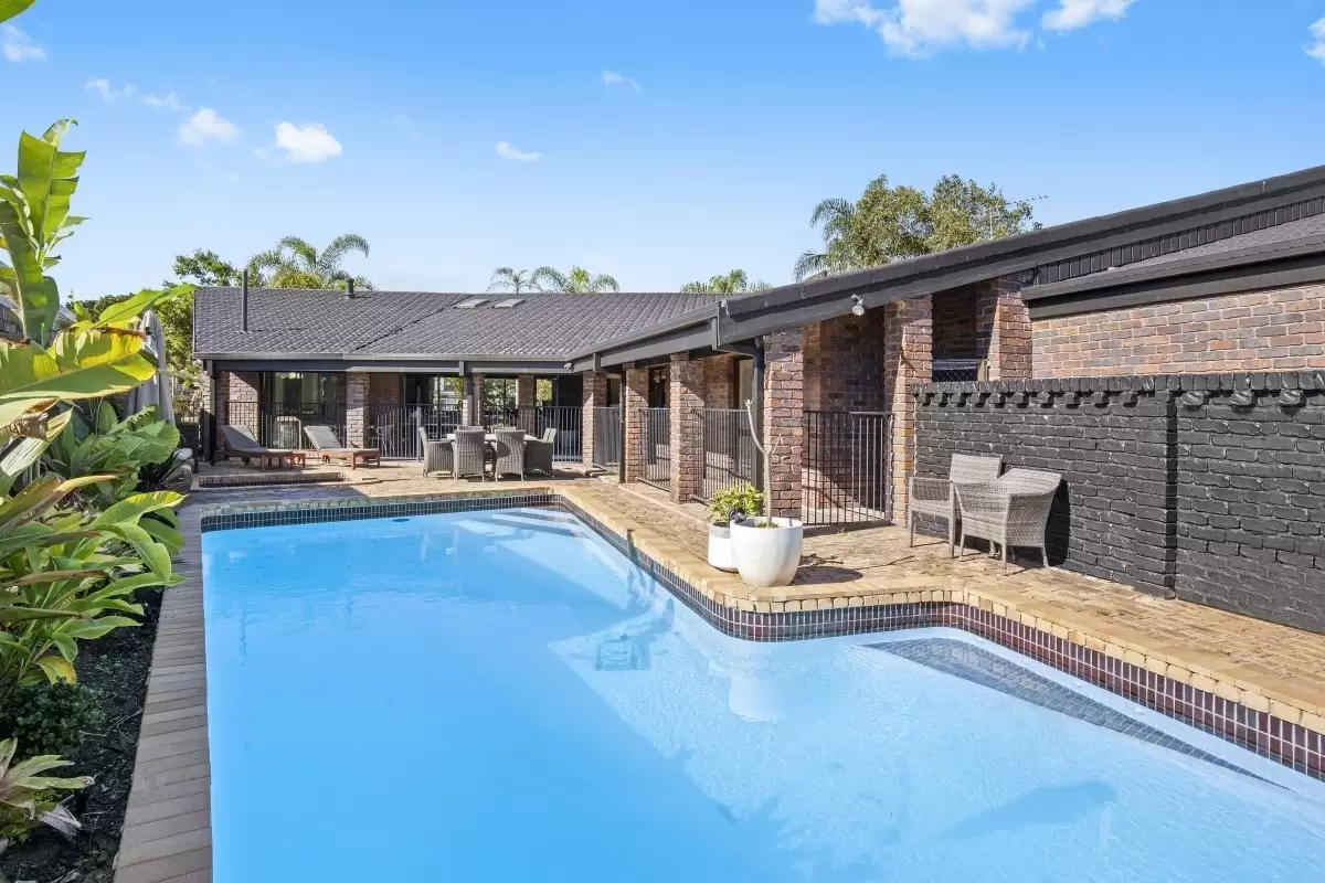 7 Craig Avenue, Carrara Sold by Queensland Sotheby's International Realty - image 1