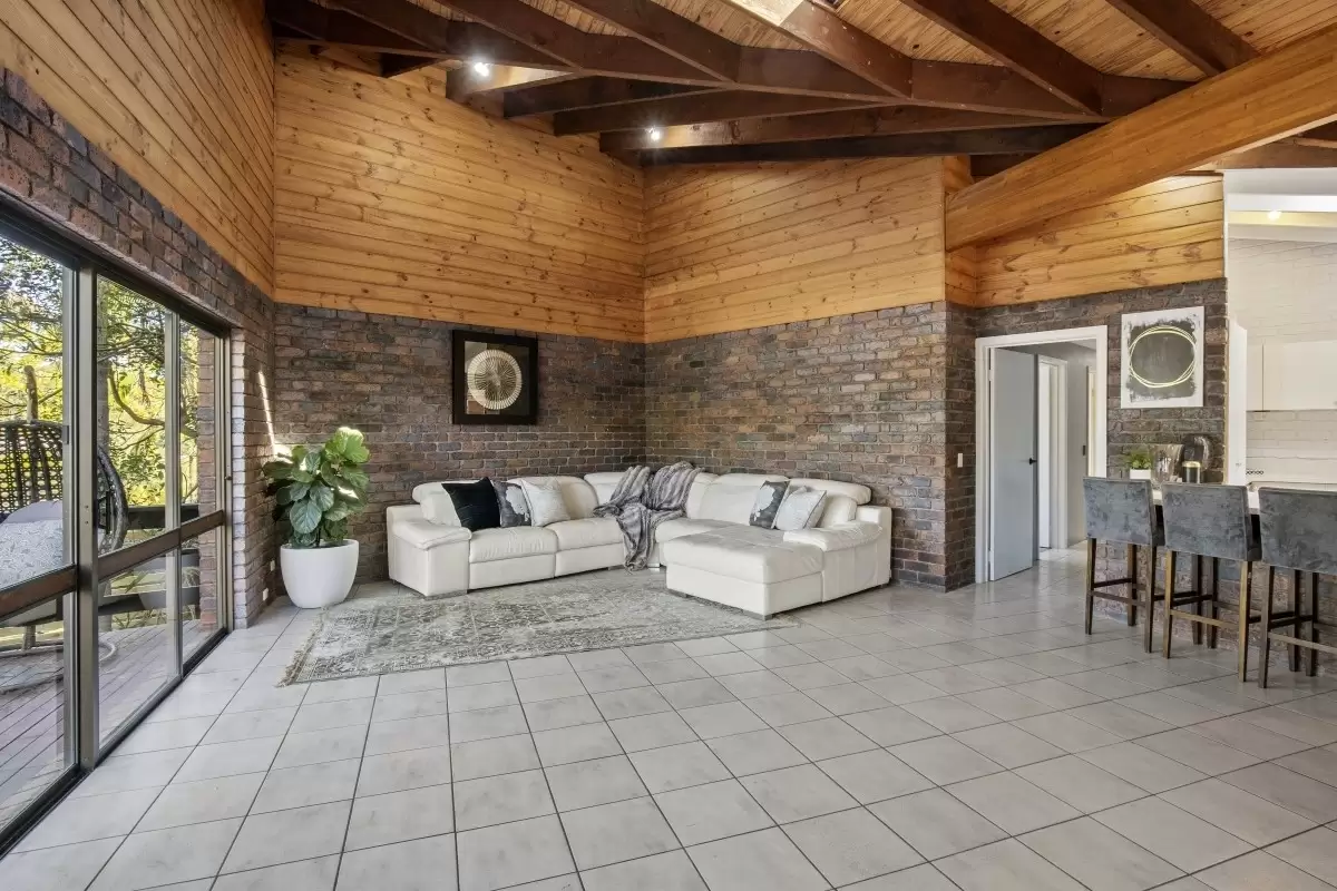 7 Craig Avenue, Carrara Sold by Queensland Sotheby's International Realty - image 1