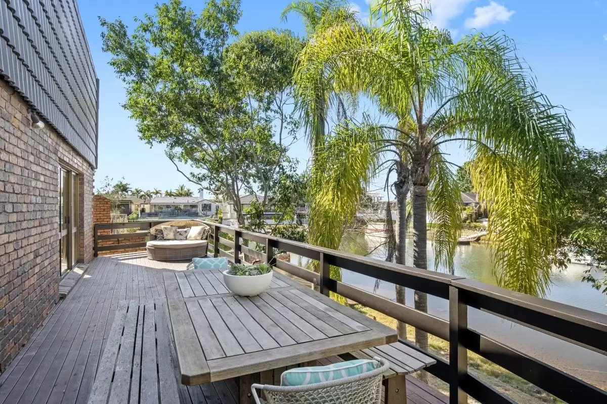 7 Craig Avenue, Carrara Sold by Queensland Sotheby's International Realty - image 1