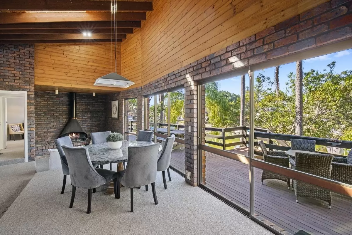 7 Craig Avenue, Carrara Sold by Queensland Sotheby's International Realty - image 1