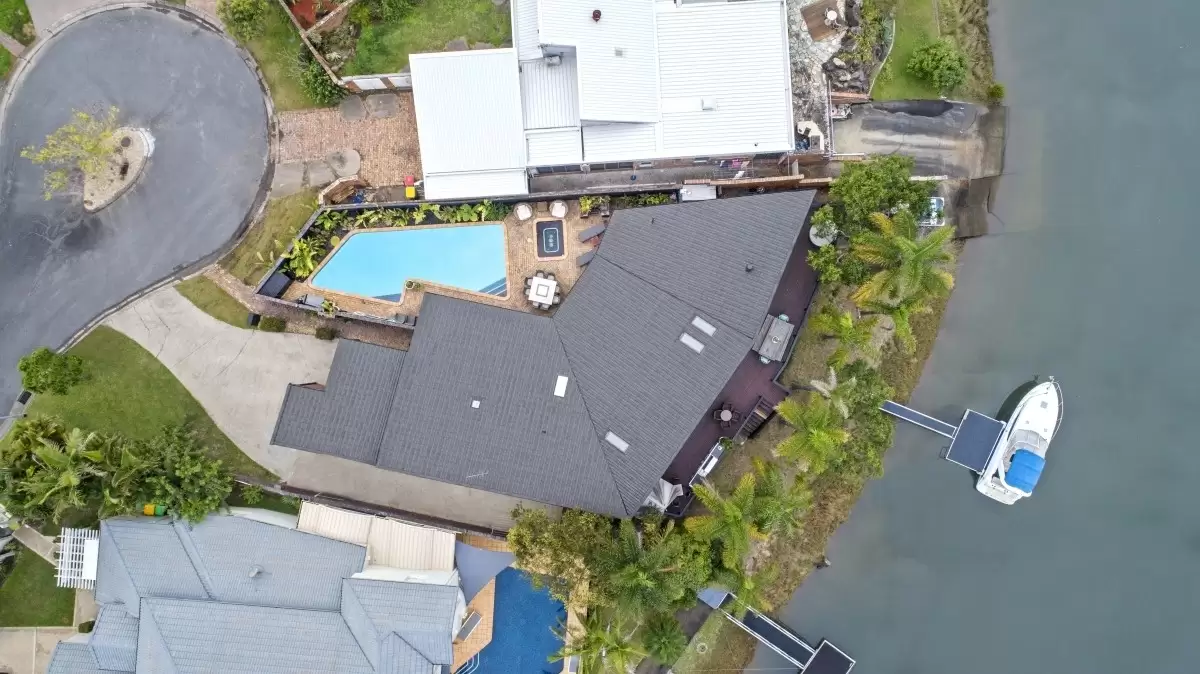 7 Craig Avenue, Carrara Sold by Queensland Sotheby's International Realty - image 1