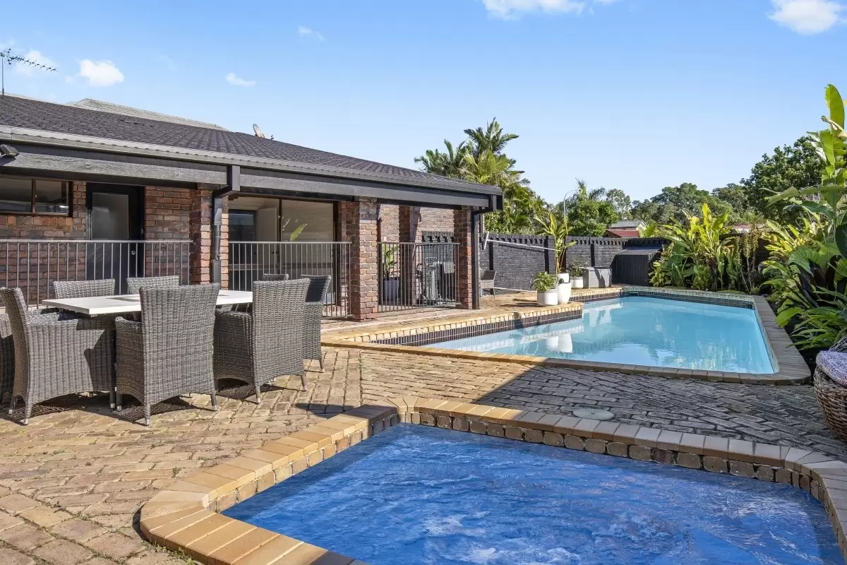 7 Craig Avenue, Carrara Sold by Queensland Sotheby's International Realty - image 1