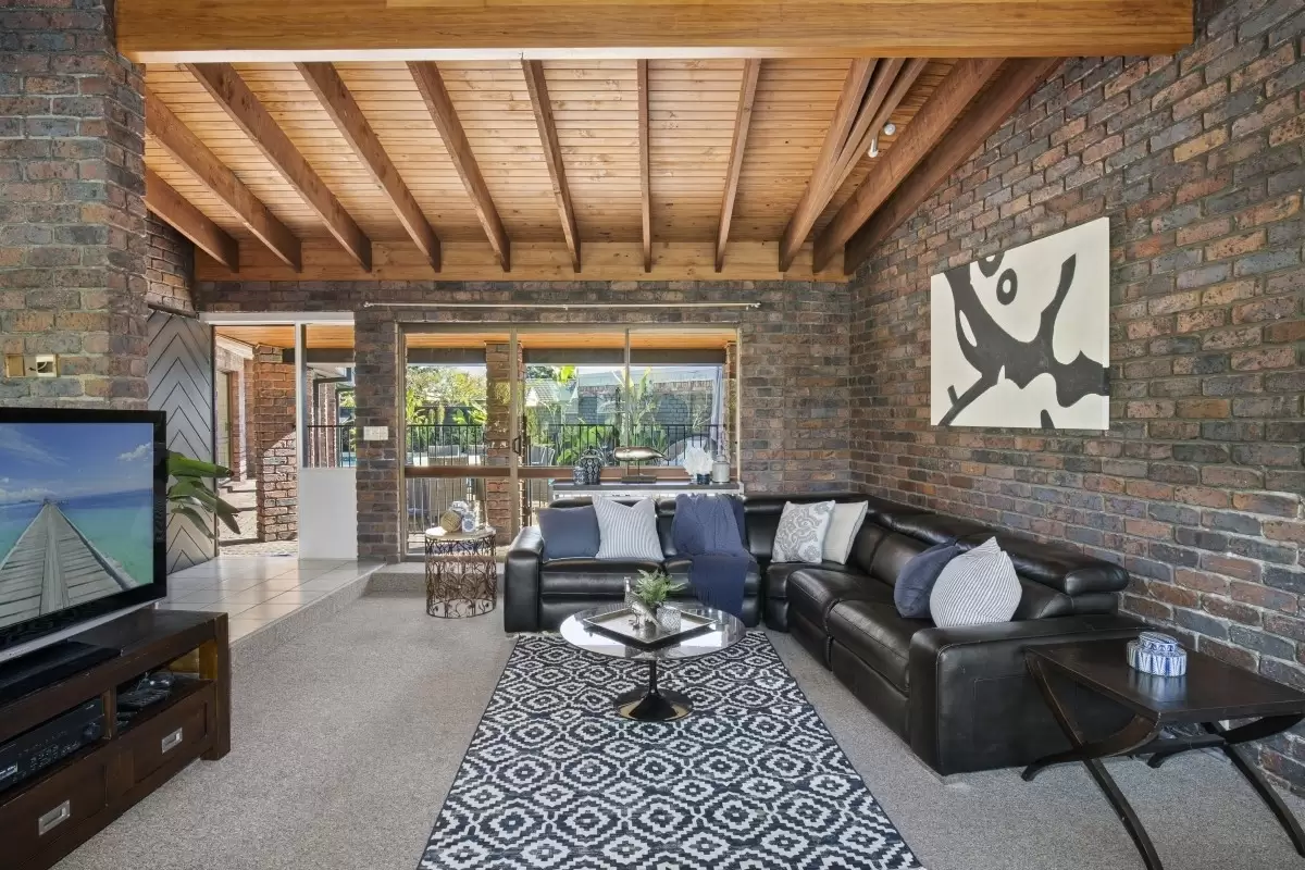 7 Craig Avenue, Carrara Sold by Queensland Sotheby's International Realty - image 1