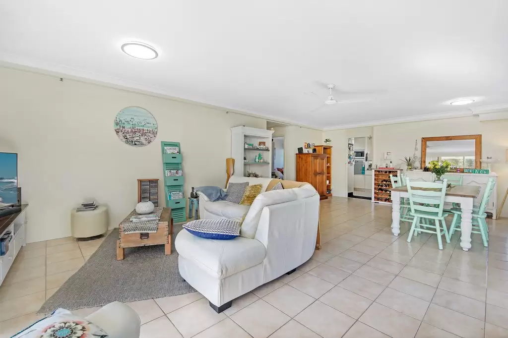 Contessa, 1 Serisier Avenue, Main Beach Sold by Queensland Sotheby's International Realty - image 1