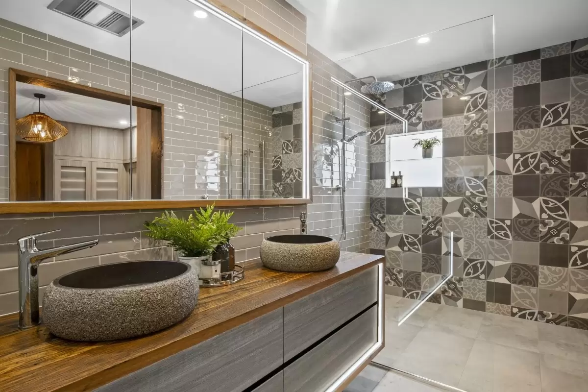 30 Saywell Street, Sorrento Sold by Queensland Sotheby's International Realty - image 1