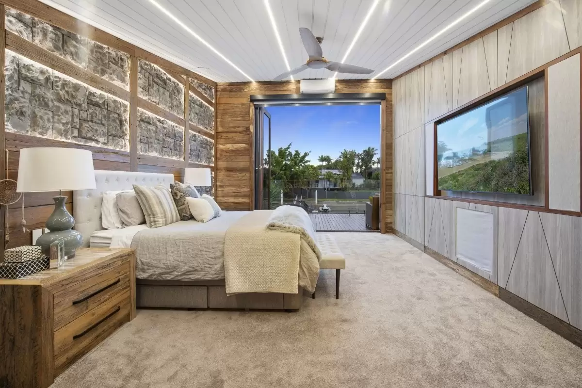 30 Saywell Street, Sorrento Sold by Queensland Sotheby's International Realty - image 1