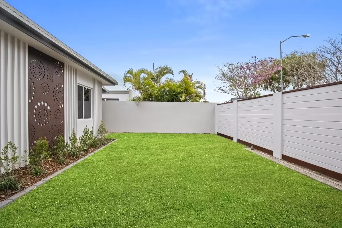 30 Saywell Street, Sorrento Sold by Queensland Sotheby's International Realty - image 1