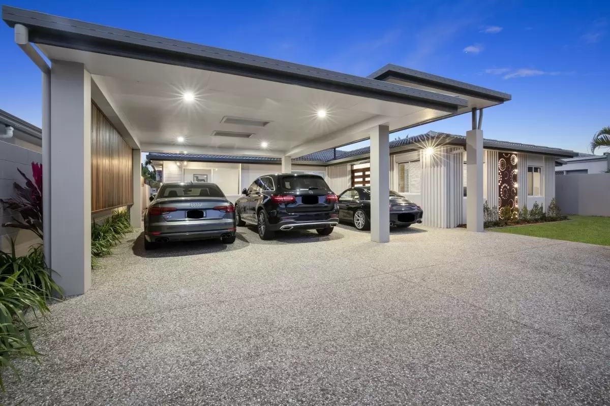 30 Saywell Street, Sorrento Sold by Queensland Sotheby's International Realty - image 1