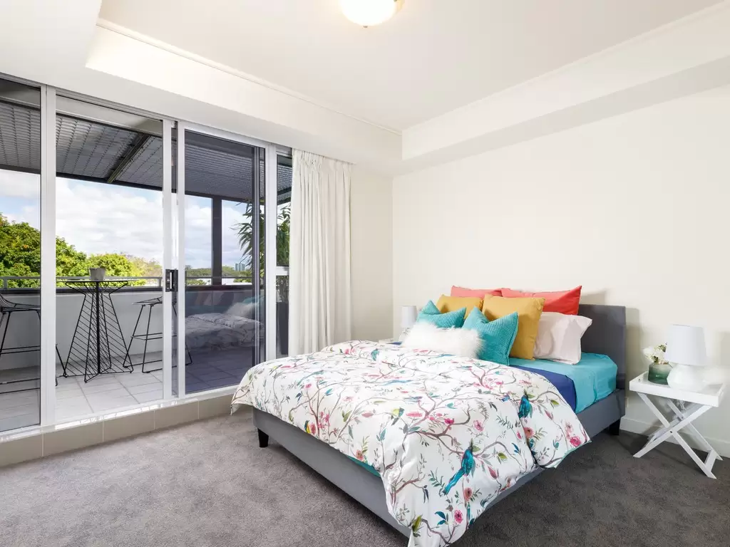 3333/30 Hollins Crescent, New Farm Sold by  - image 1