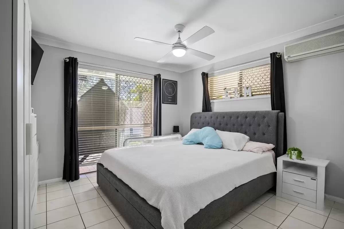 2/3 Pamela Court, Labrador Sold by  - image 1