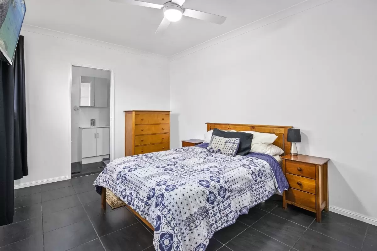 2/3 Pamela Court, Labrador Sold by  - image 1