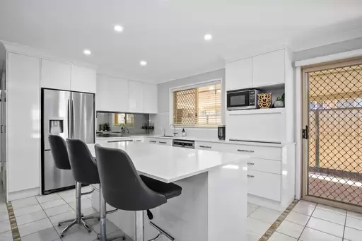 2/3 Pamela Court, Labrador Sold by Queensland Sotheby's International Realty