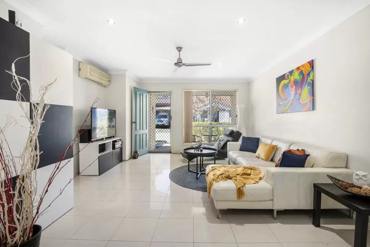 13/4 Bushmead Street, Nerang Sold by Queensland Sotheby's International Realty - image 1